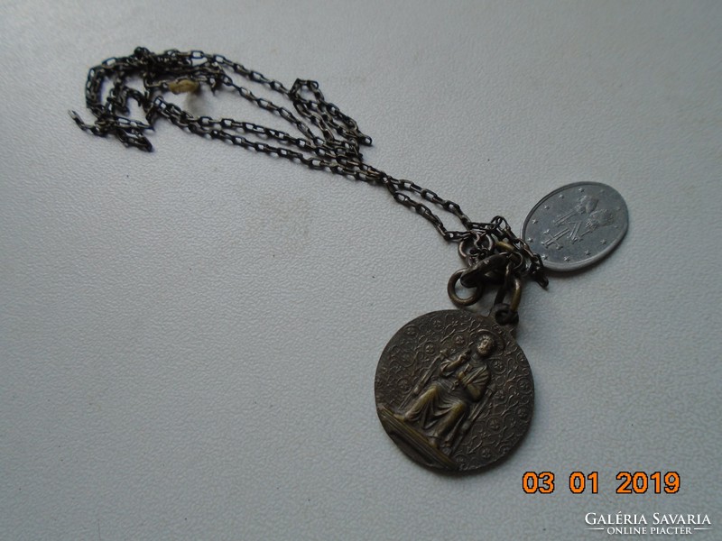 Antique bronze xi.Pope Pius pendant on the back of St. Peter and attached to it a holy Catalin wonderful medal