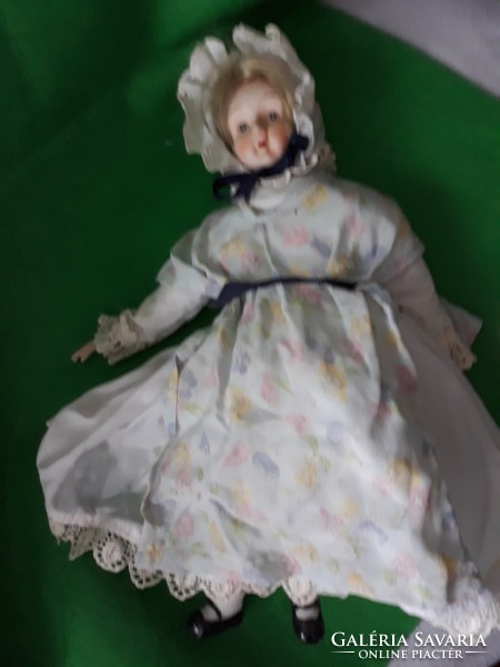 Antique doll with porcelain head, hands and feet, porcelain +++