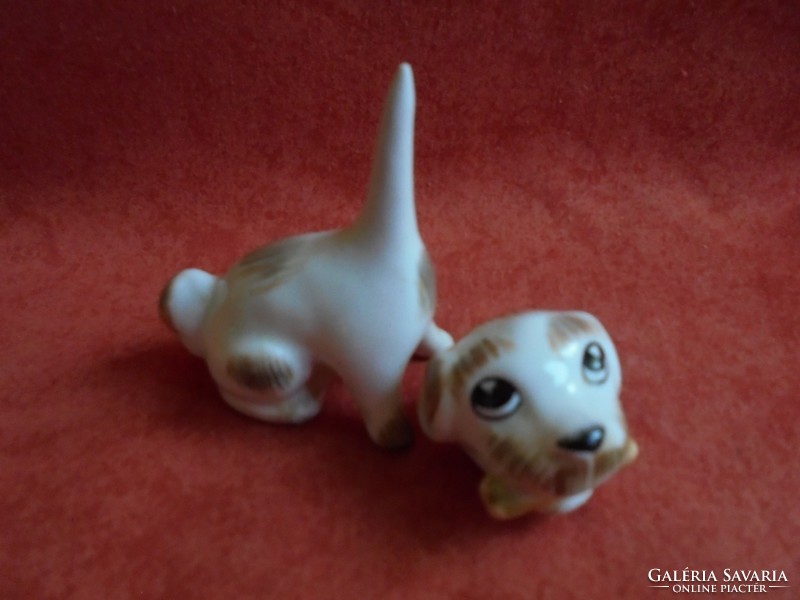 Aquincumi porcelán bólogatós kutya figura