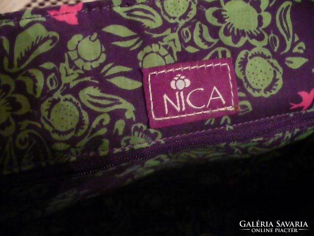 NICA nagyobb női fekete lakk táska