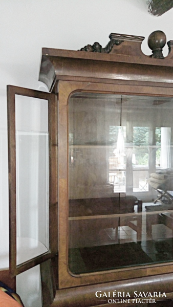 Antik vitrin, faragott, intarziás, szekrény az 1800-as évek végéről  - 1900-as évek elejéről