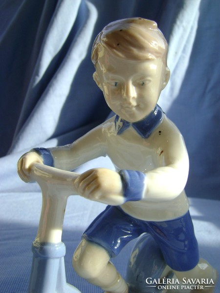 Német porcelán kisfiú figura hibátlan  különleges retro  darab 