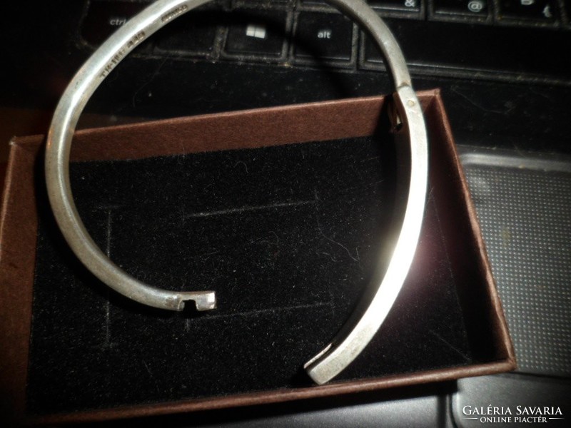 Silver bracelet / onyx