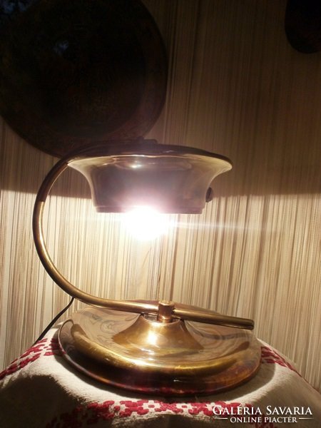 S10 Asztali lámpa