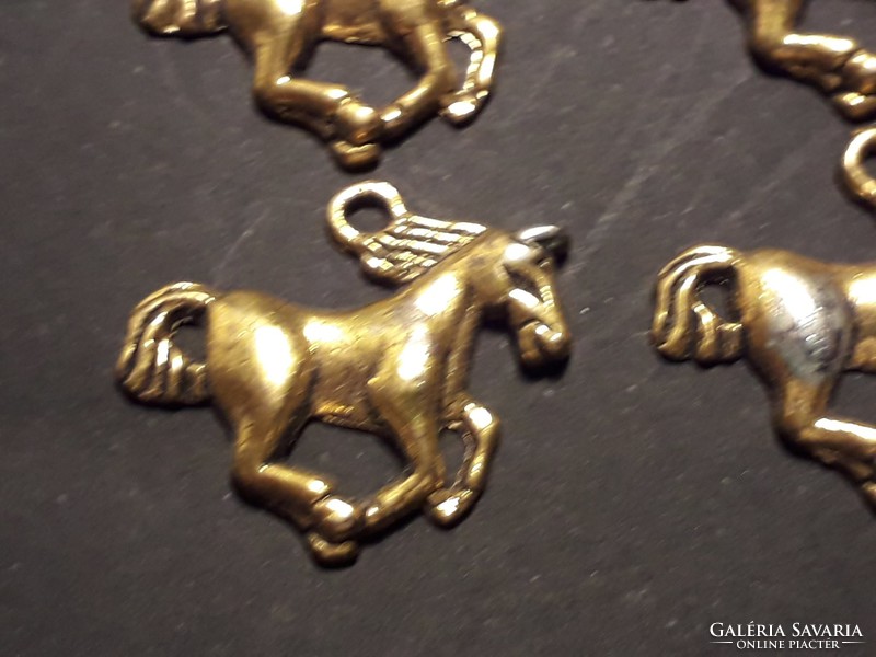 A metal pendant with a horse, a gift idea