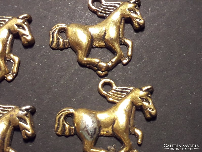 A metal pendant with a horse, a gift idea