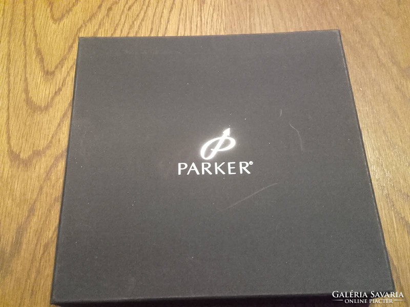 Parker Frontier golyóstoll 50%-50% arany és titán akasztóval ,fekete bőr briftasnival díszdobozban