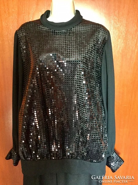 Extra beautiful, never worn casual top with special sequins, long sleeves!