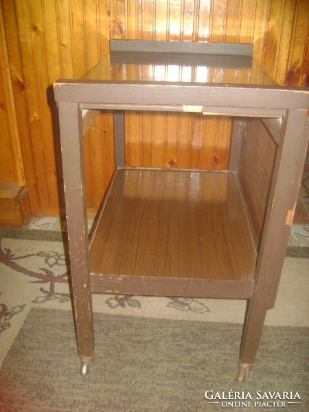 Retro rolling party table with folding table top