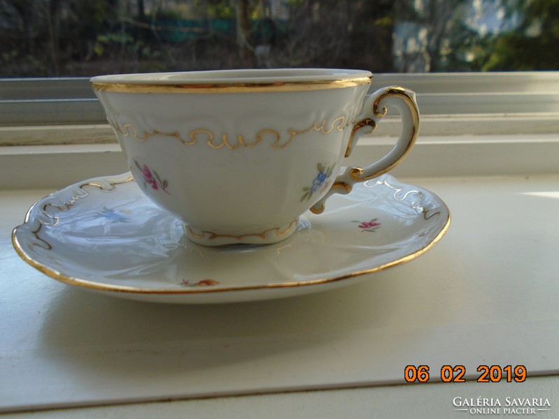 Újszerű Barokkos Zsolnay,aranytollazott dombormintákkal,apró virágos kávés csésze alátéttel