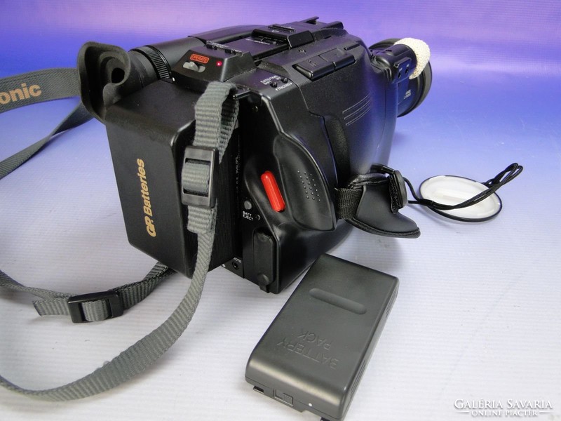 0G426 PANASONIC G101 VHS videokamera táskával
