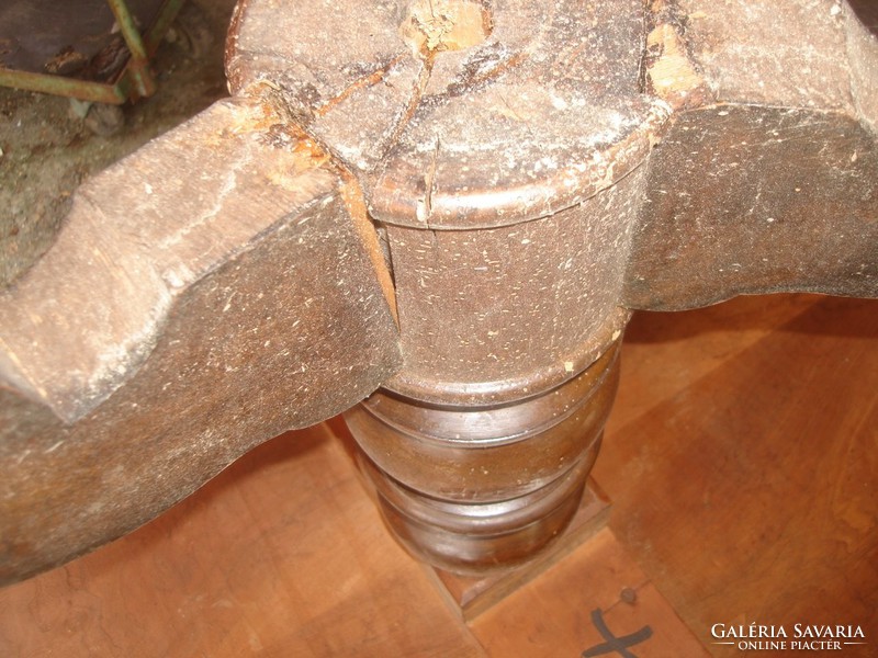 Antik-ovális- restaurálandó-Dió Asztal