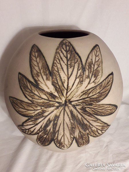BOD ÉVA különleges formájú kerámia váza - jelzett