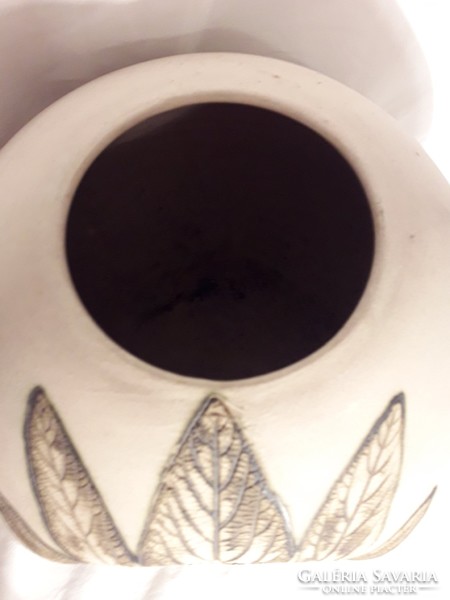 Now it's worth taking!!! éva Bod ceramic vase with a special shape - also excellent as a marked gift