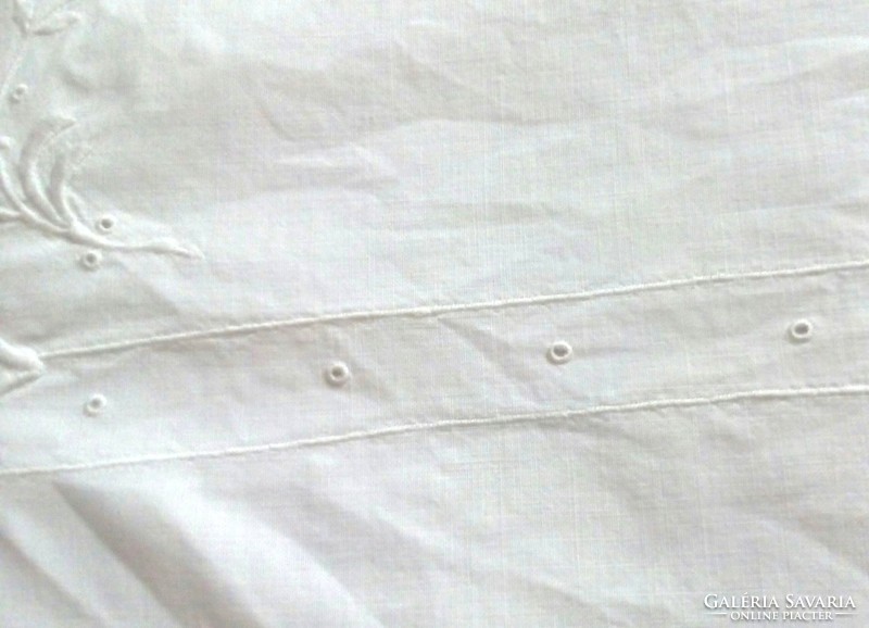Antik, fehér hímzéses nagypárna huzat 79 x 77 cm