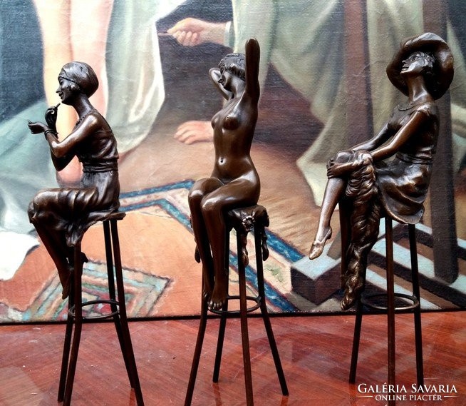 Erotic lady sculptures in bronze