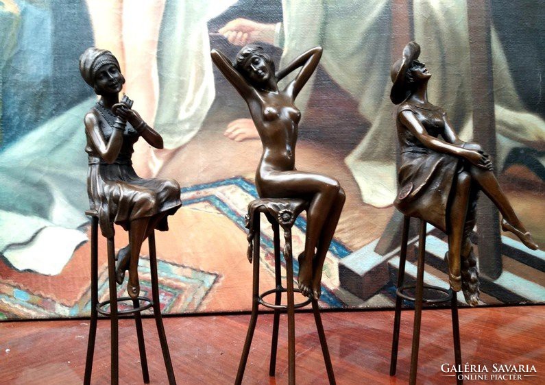 Erotic lady sculptures in bronze