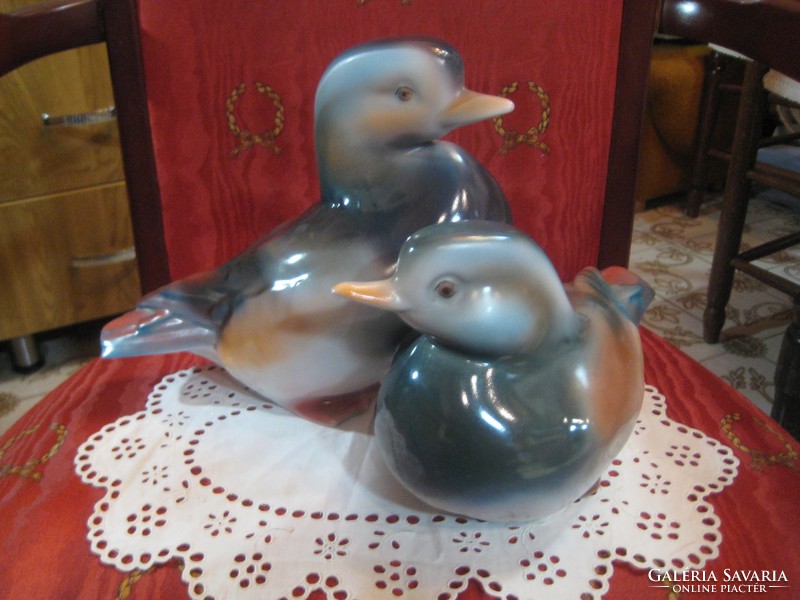 A pair of wild ducks from Raven House in good condition 30 x 20 cm