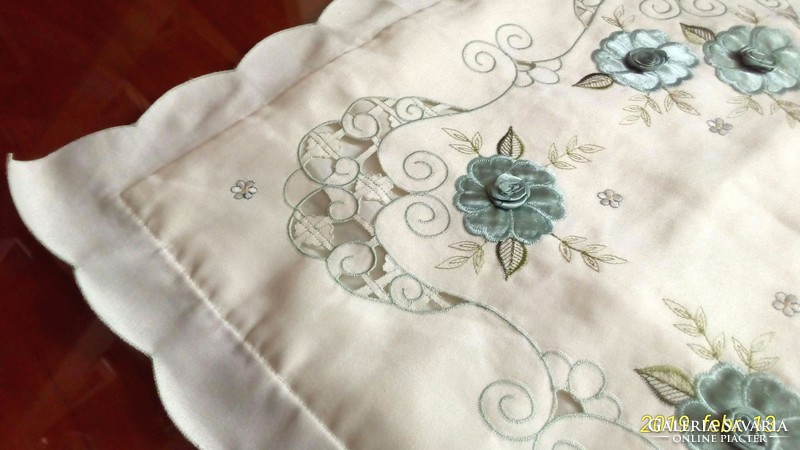 Embroidered decorative cushion cover 40 x 40 cm