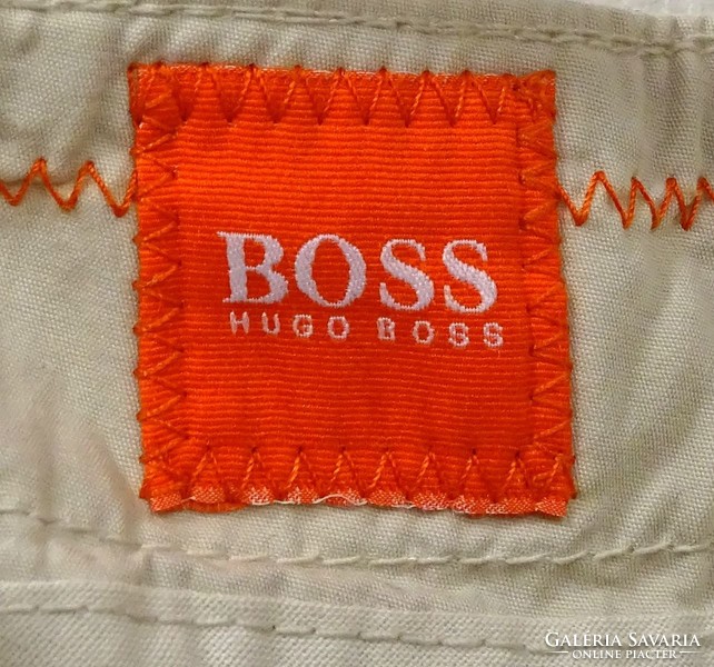 0V708 Hugo Boss vajszínű térdnadrág 48