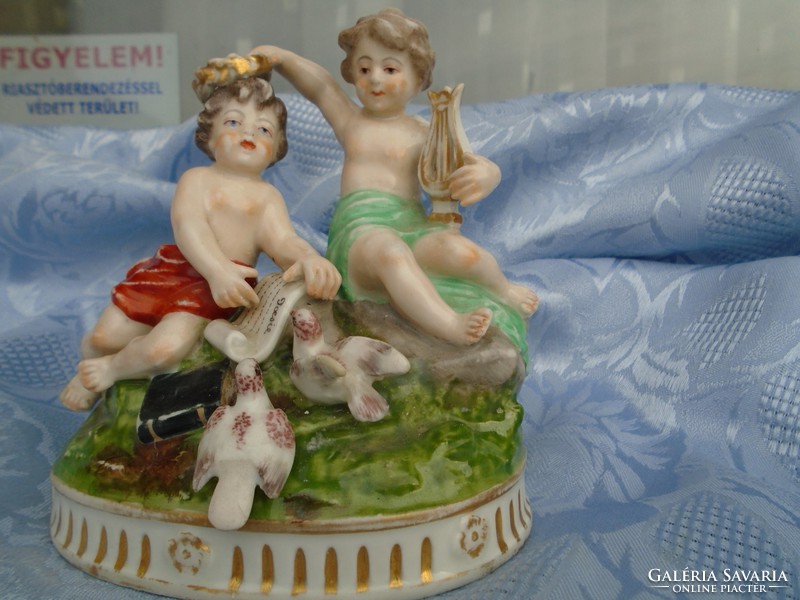 Antik Alt Wien puttos figura pár cca 1750  eredetiségére örök garancia van.ugy a korára is .....