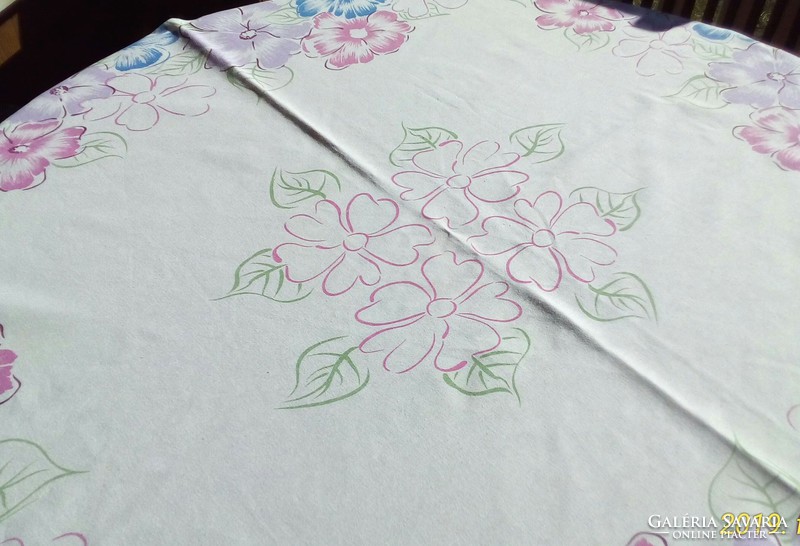 Linen tablecloth with floral pattern, 120 x 100 cm