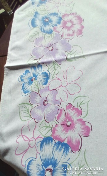 Linen tablecloth with floral pattern, 120 x 100 cm