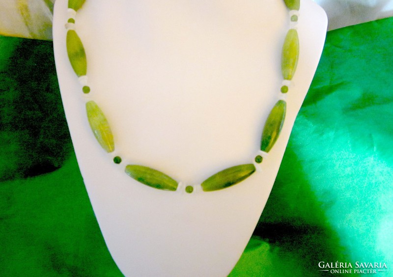 Green agate and moonstone necklace