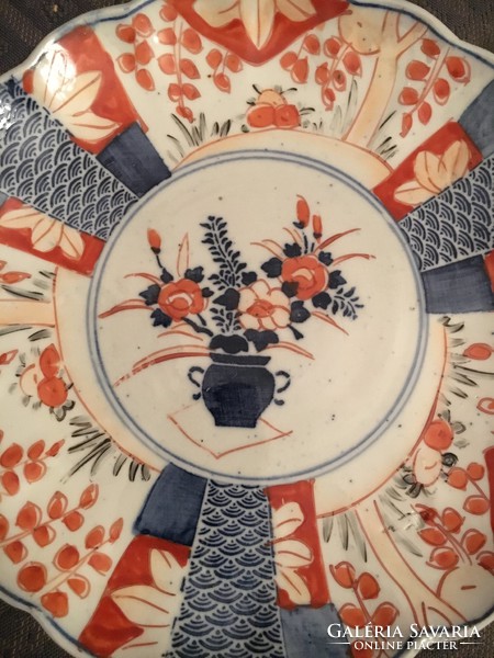 Japanese Imari plate, Meiji period (1868-1913). Plus a gift plate holder!