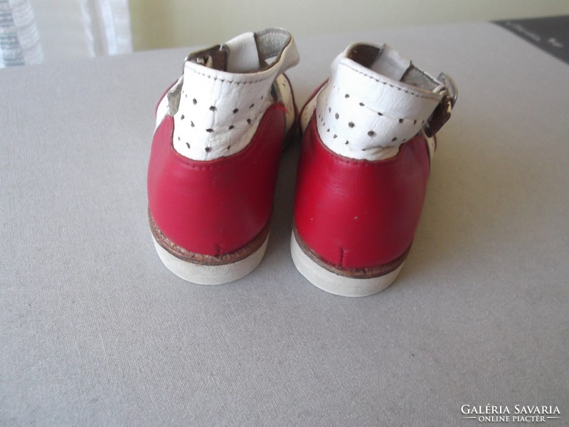 Little girl's retro leather shoes for sale! 40 years old
