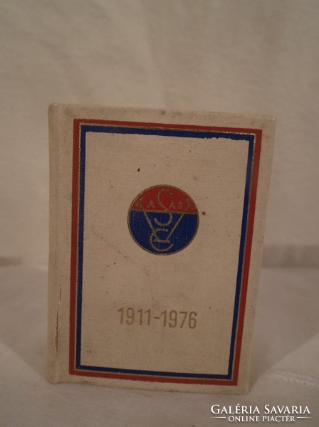 Book - vasas sport club - from 1911 to 1976 - with photos - with their pride 6 x 4.5 x 1.5 cm