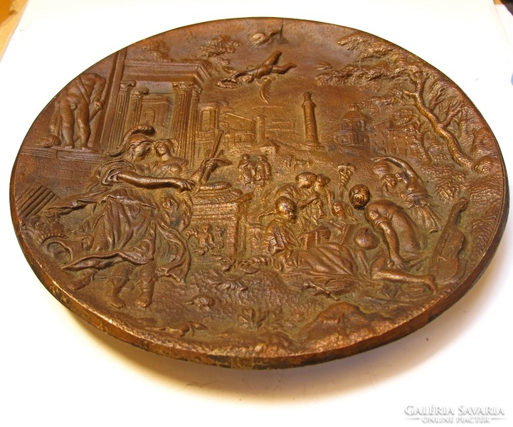 Római életképes öntött bronz falidísz, 1,67 kg.