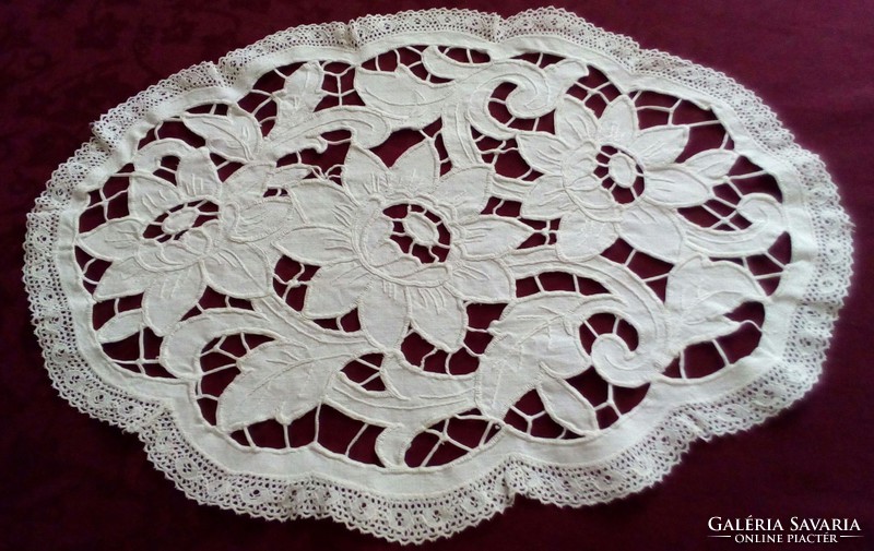 Hand-embroidered, beautiful tablecloth with lace border, 28 x 38 cm