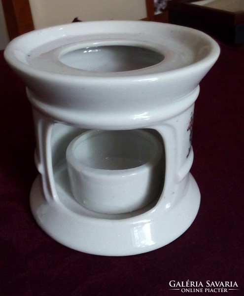 White, porcelain candle holder, keeping warm
