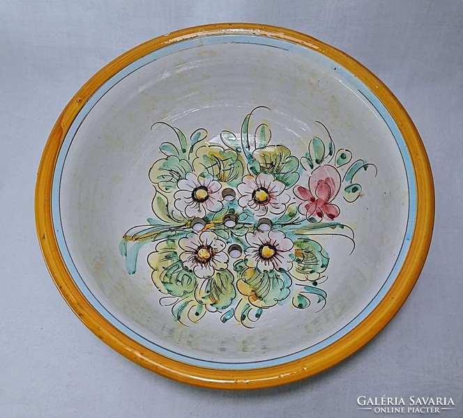 Kirsch ceramic scratched painted flower pattern fruit washing ceramic bowl. There are 5 holes at the bottom