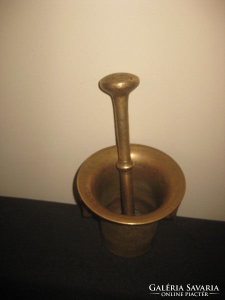Art deco, large copper mortar and pestle. Negotiable!