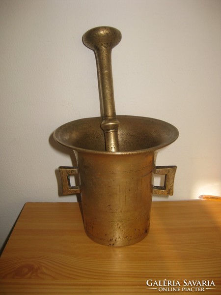 Art deco, large copper mortar and pestle. Negotiable!