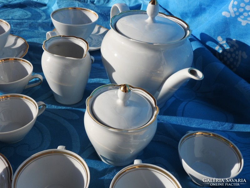 Kahla qualitats festoon gold border white glaze combined tea and coffee set