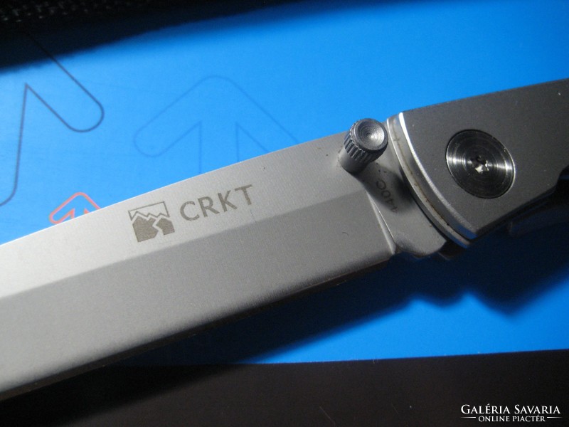 Taktikai kés  CRKT - 440   jelzéssel színvonalas kidolgozásal