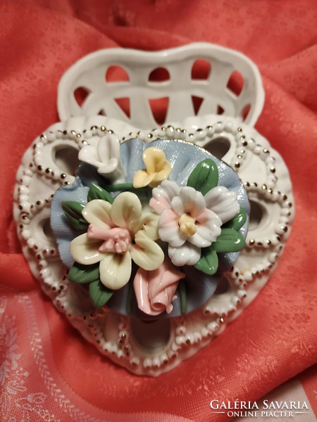 Pink heart-shaped porcelain jewelry holder