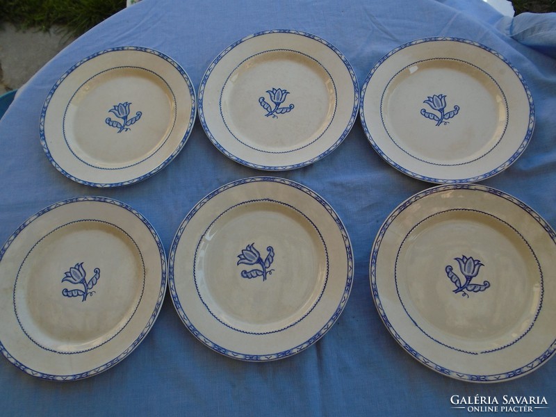 CCA 1890-1898 böl származó majolika tányérok 6 db nagyméretű kézzel festett.