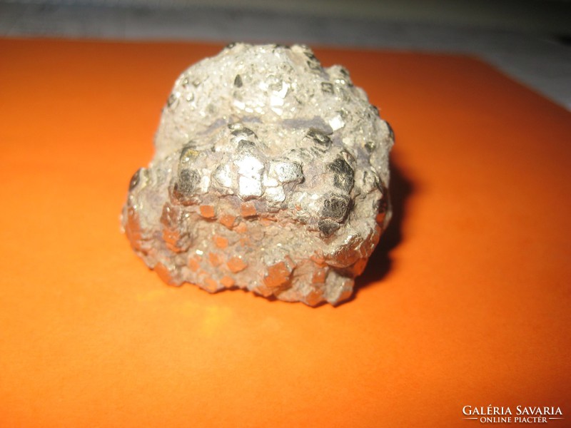 Mineral 36 x 30 mm,