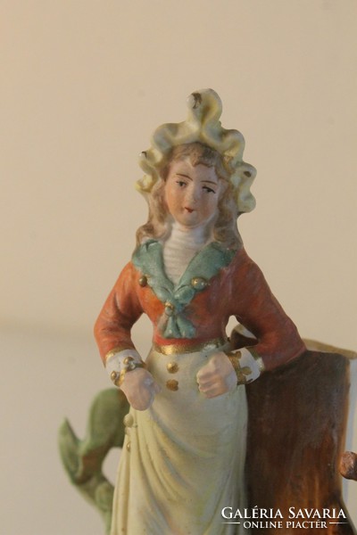 Bisquit (biszkvit) porcelán szobor, váza fiatal lány figurával