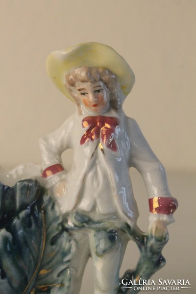 Bisquit (biszkvit) porcelán szobor, fogvájó tartó/fogpiszkáló tartó kalapos fiú figurával