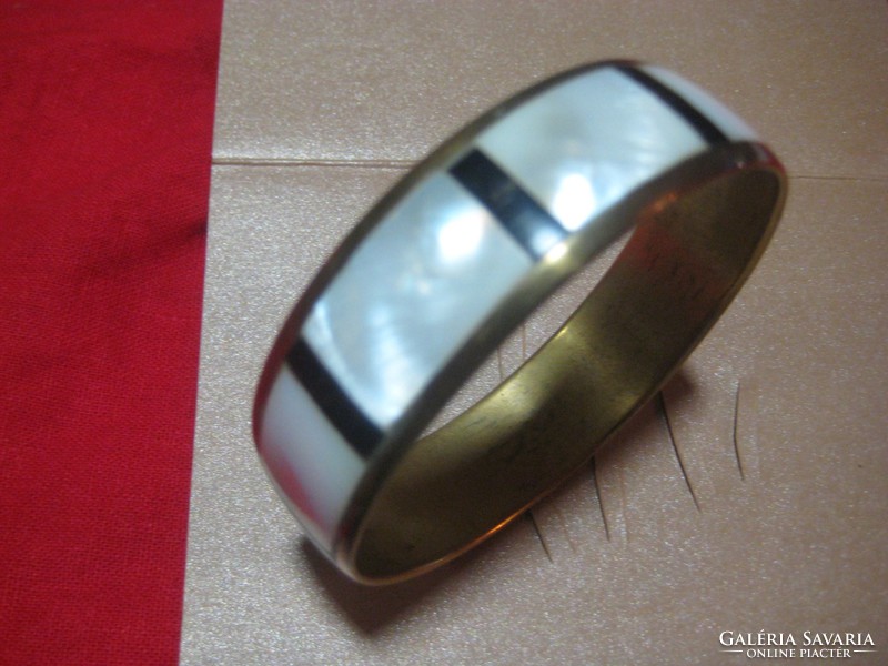 Bracelet with beautiful shell inlay, 6.6 cm inside x 1.8 cm wide