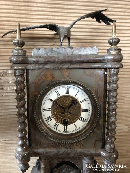 Marble clock with animal representation