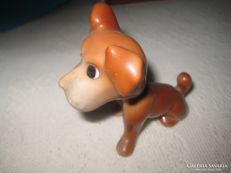 Porcelán kutyus  , flexi , mozgó fejjel   6,5 x 8,5  cm