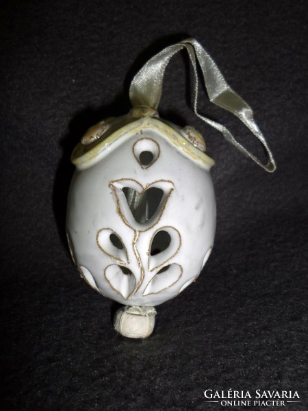 Laced folk ceramic egg