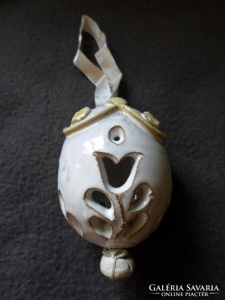 Laced folk ceramic egg