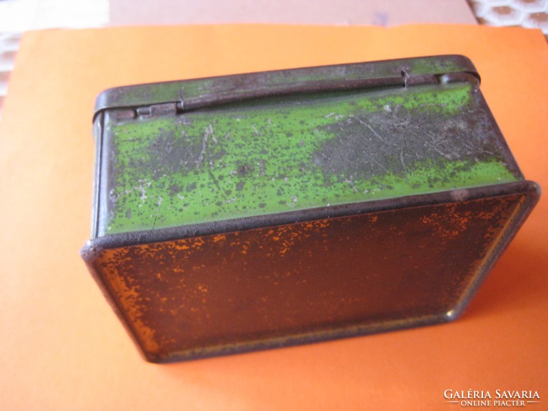 Antique metal plate box 9 x 6.3 x 4.2 cm approx. A hundred years old